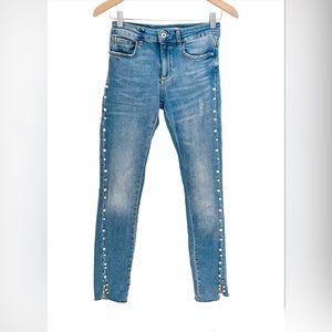 ZARA Basic Women's Light Wash Denim Pearl Studded Skinny Jeans Step Hem Size 2
